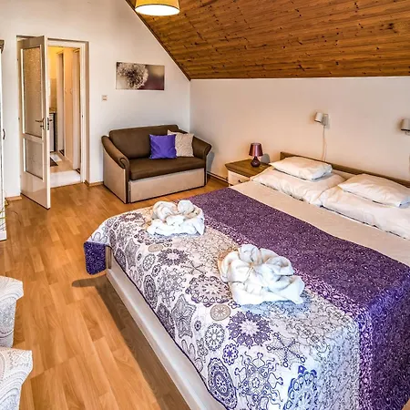 Pavics Apartment Balatonboglar